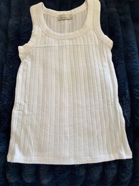 🌻5 for $30🌻Zenana Outfitters White Ribbed Scoop Neck Tank